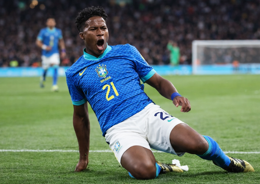 17岁巴西新星恩德里克：FIFA游戏牵线，跨越时空致敬查尔顿